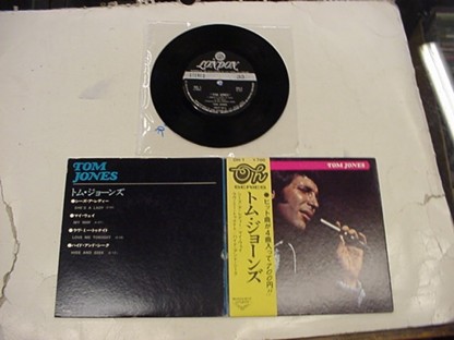TOM JONES - SHES A LADY - EP - JAPAN